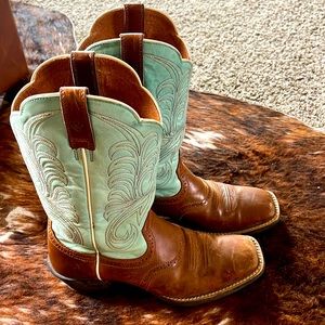 Ariat Women’s Cowboy boots